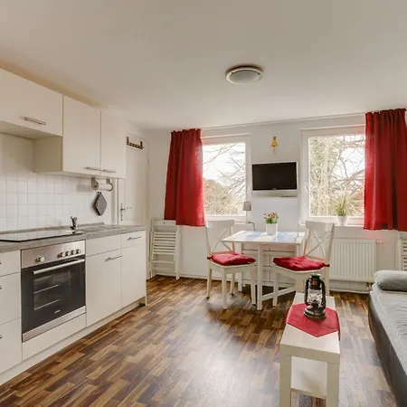 Kapitaensferienhaus Romantik * Schaprode
